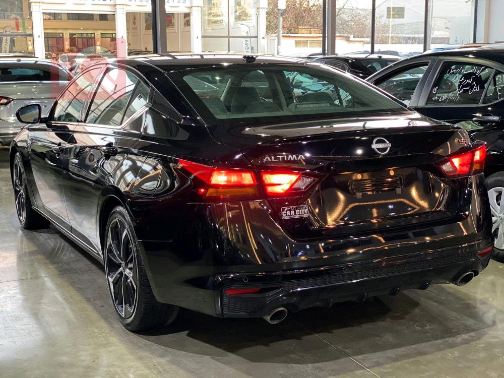 نيسان ألتيما